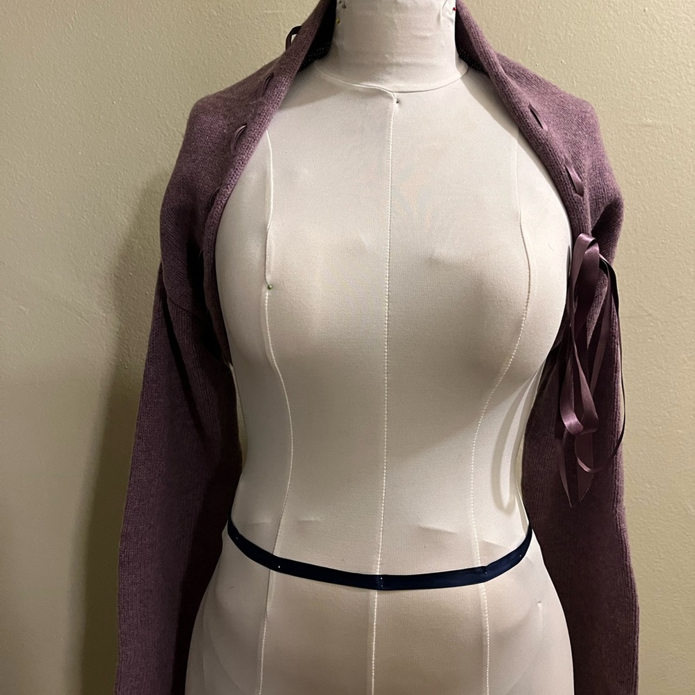 DKNY mauve bolero shrug w/ribbon trim. 100% wool. Size P/S